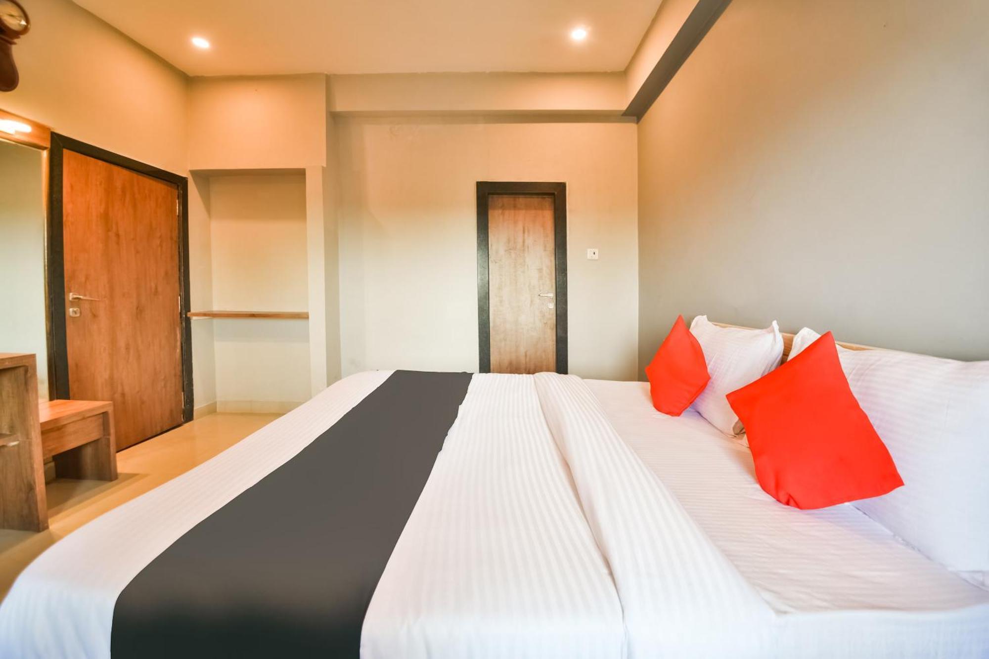 Capital O Amit Palace Bhilwara Экстерьер фото
